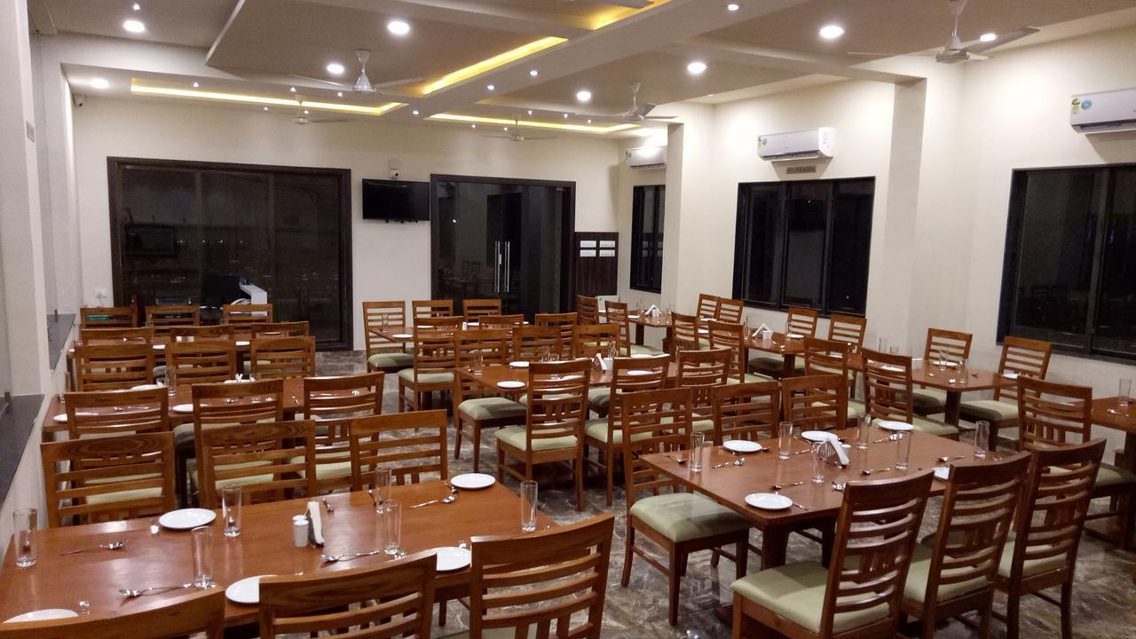 Swati Svasti 3B Hotel Dwārka Bagian luar foto