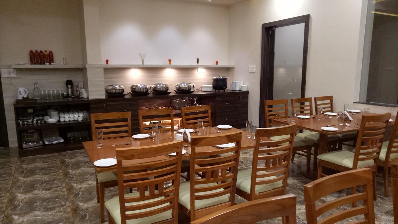 Swati Svasti 3B Hotel Dwārka Bagian luar foto