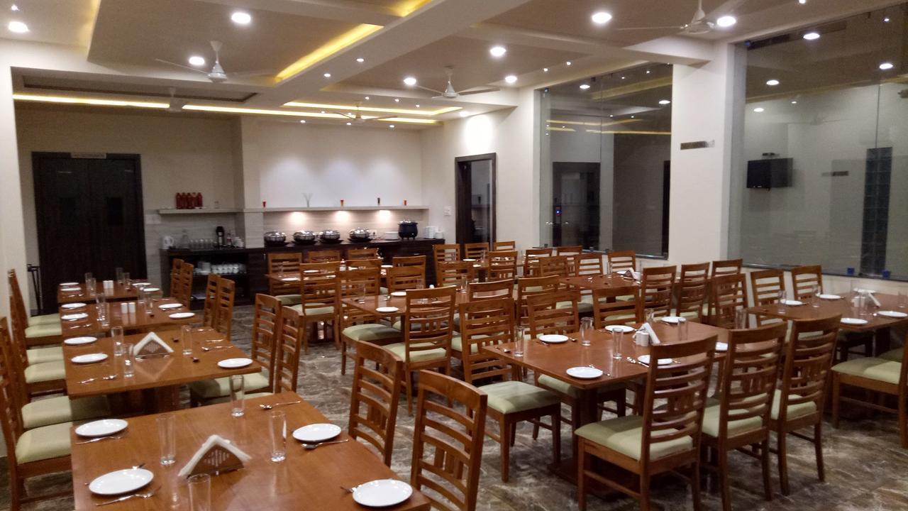 Swati Svasti 3B Hotel Dwārka Bagian luar foto